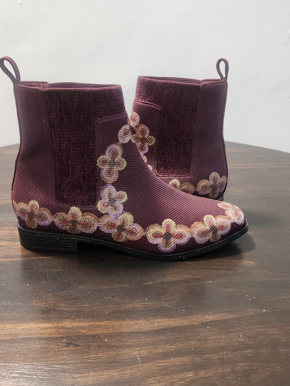 VIVAIA Ryan Pro Chelsea Boots | Burgundy Floral Glitter Knit | Square Toe | Sz 4 - Picture 3 of 11